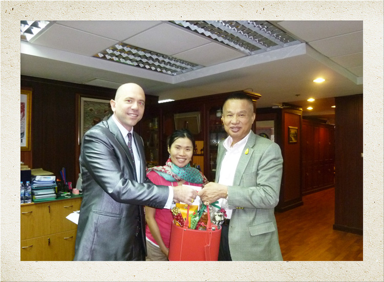 Police General Nissai Boonsiri (Advisor to the Judge of the Constitutional Court) visited our office